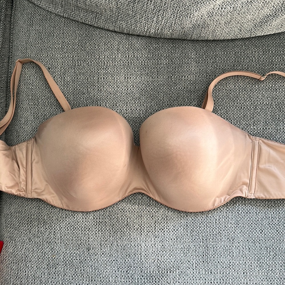 Victoria’s Secret beige strapless bra 36DDD